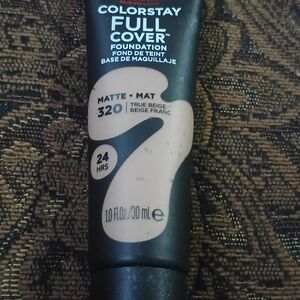 Revlon Matte Foundation 320 True Beige